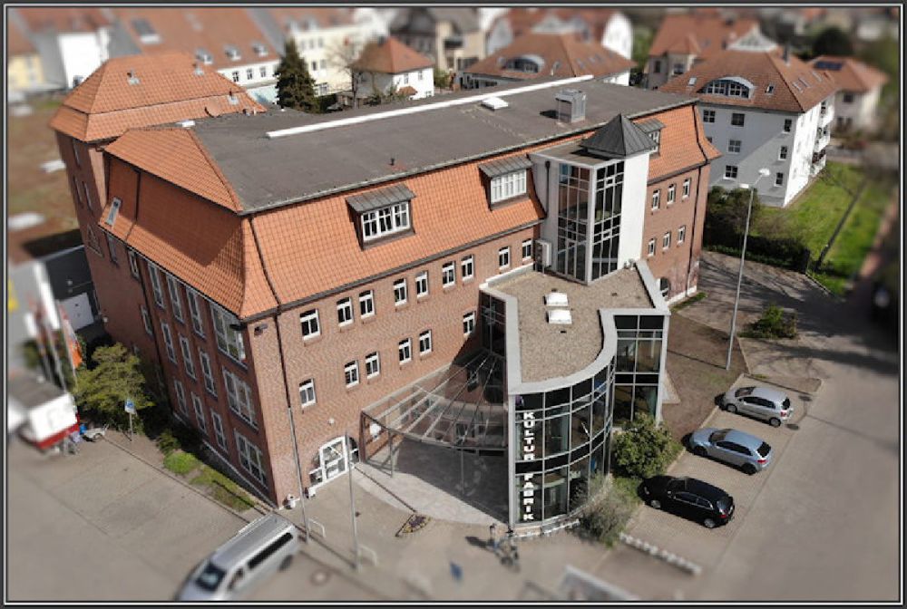 Das Bild zeigt eine Luftbildaufnahme vom Gebäude der Kulturfabrik Haldensleben in der Gerikestraße.